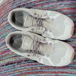 On Running Cloud 5 Pearl/White 9.5